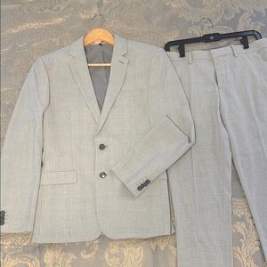 Men's Gray Suit Set - like new, one time used, model 5 10" high